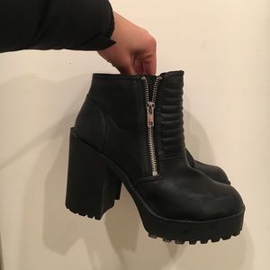 Chunky platform boots